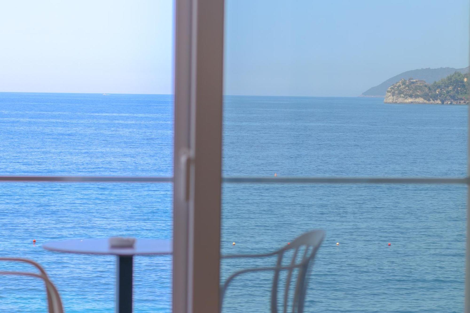 Emily'S Hotel Himare Exterior photo
